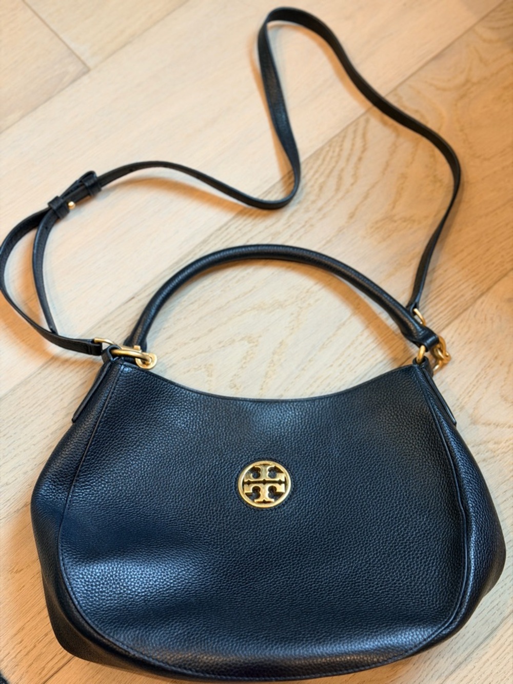 Tory BurchCarson Hobo Shoulder/Crossbody Bag with Gold Logo